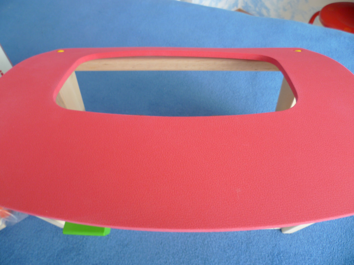 Puppen-Pferdestall aus Holz mit Zubehör