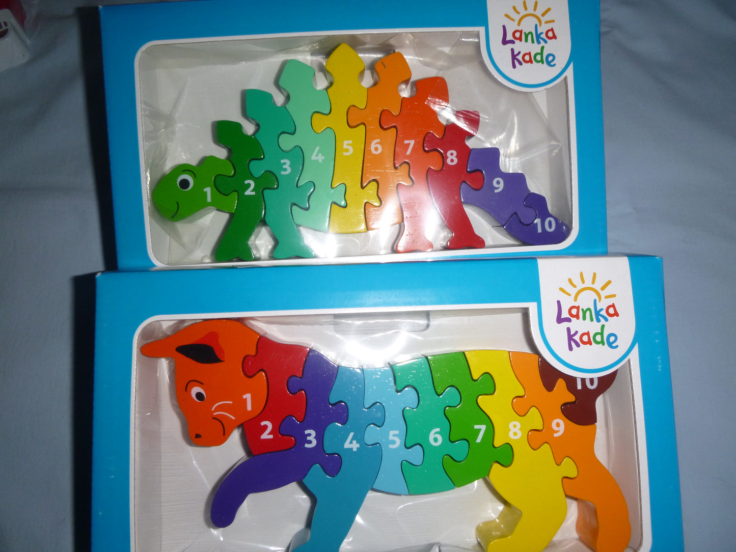 Katze oder bunter Dino als Holz-Puzzle im Regenbogen-Look