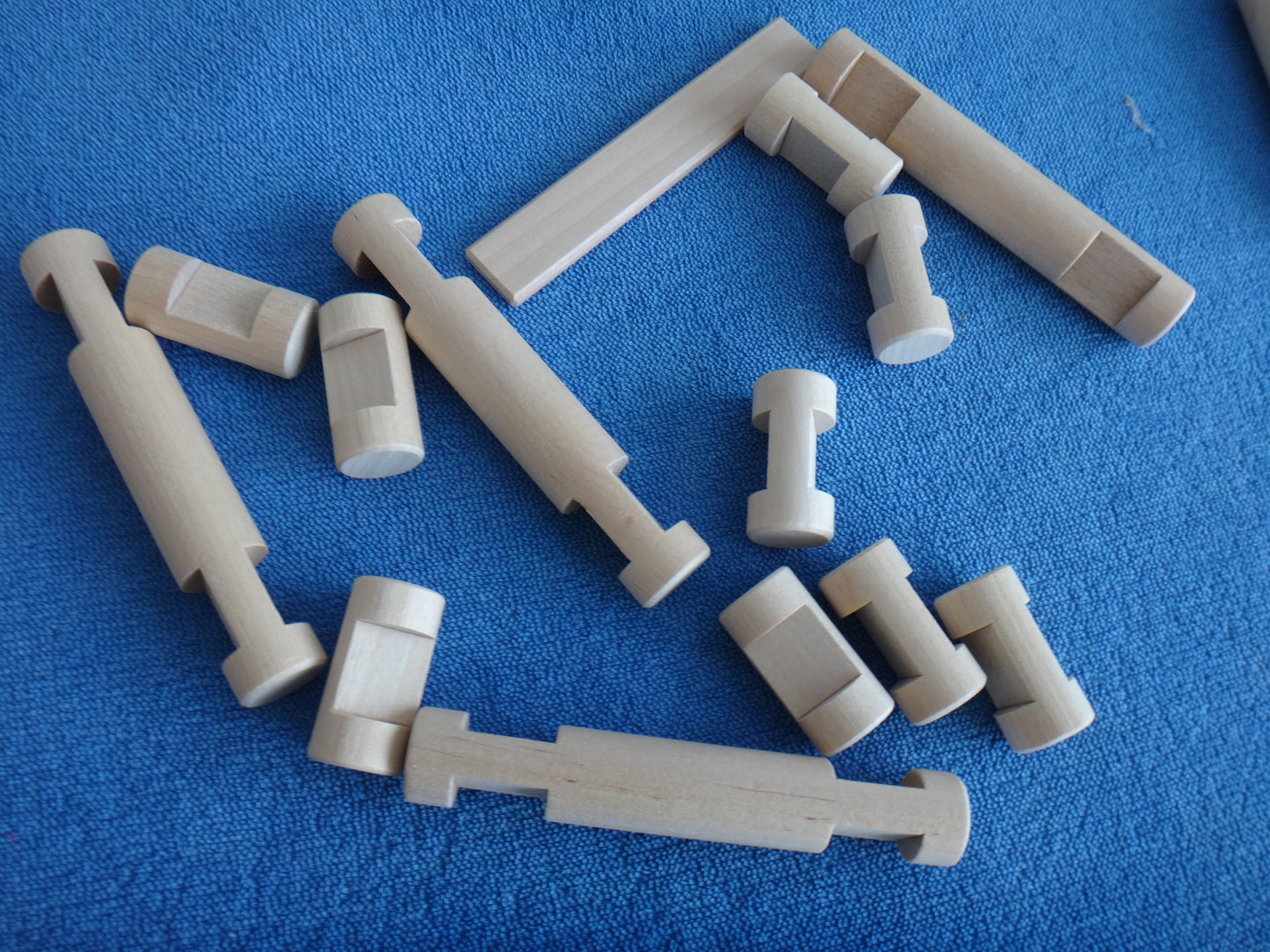 Holzbausatz für Handyhalter oder Puppenstuhl