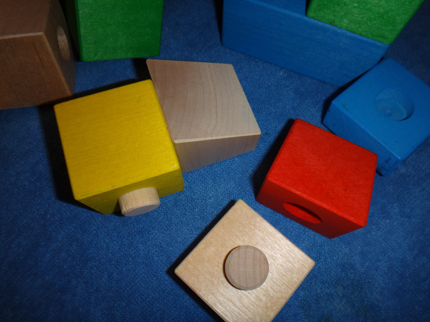 Steckklötze zum stabilen Bauen für Häuser und Fahrzeuge