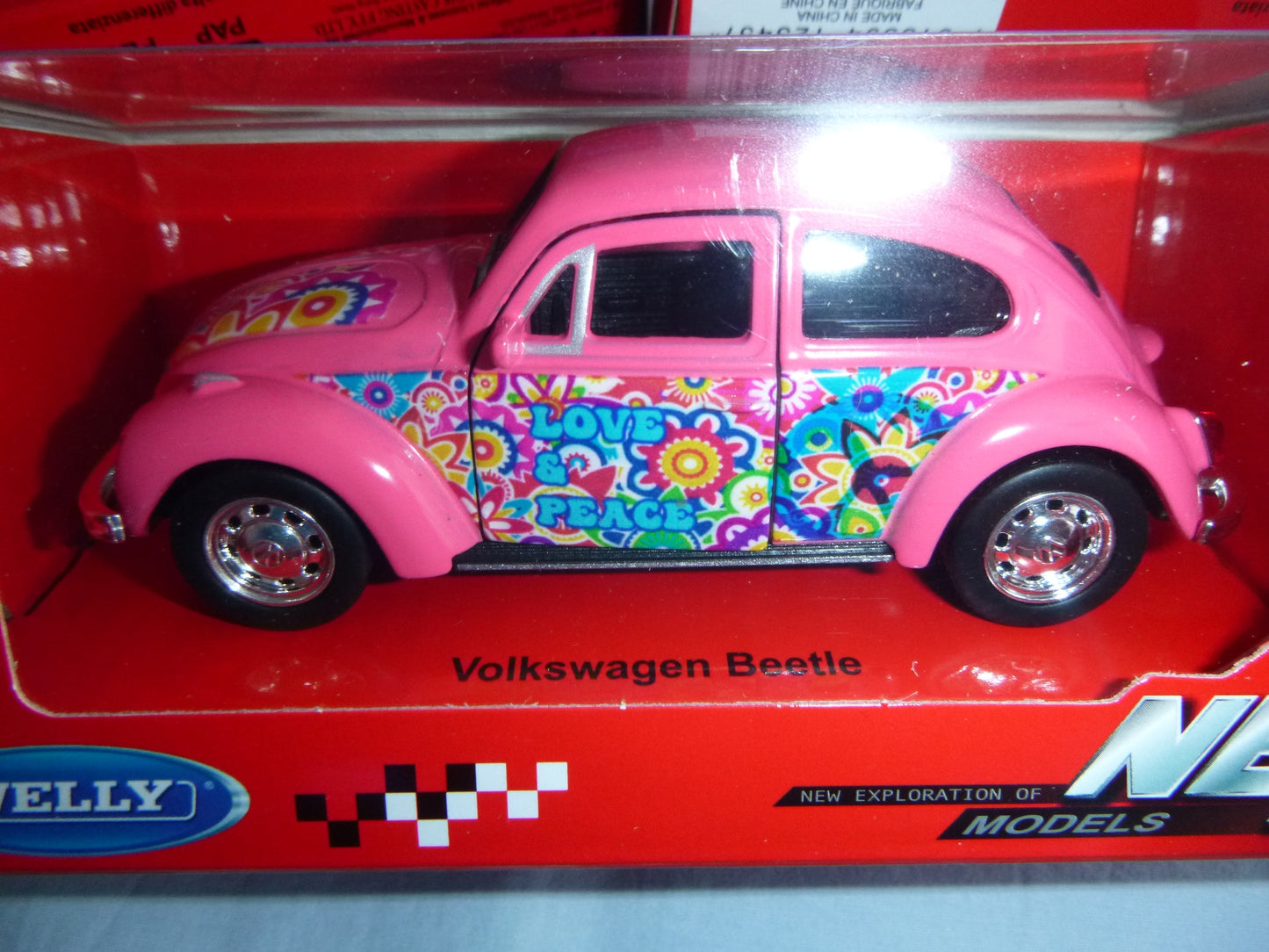 Spielzeug Autos VW-Käfer  1: 28 in hippen Blümchen-Look