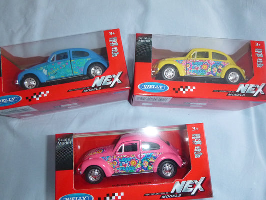 Spielzeug Autos VW-Käfer  1: 28 in hippen Blümchen-Look