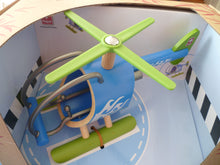 Lade das Bild in den Galerie-Viewer, Hubschrauber  aus Bambus mit drehbaren Rotoren
