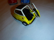 Lade das Bild in den Galerie-Viewer, Spielzeug Autos BMW- Isetta 1: 24 4 verschiedenen Farben
